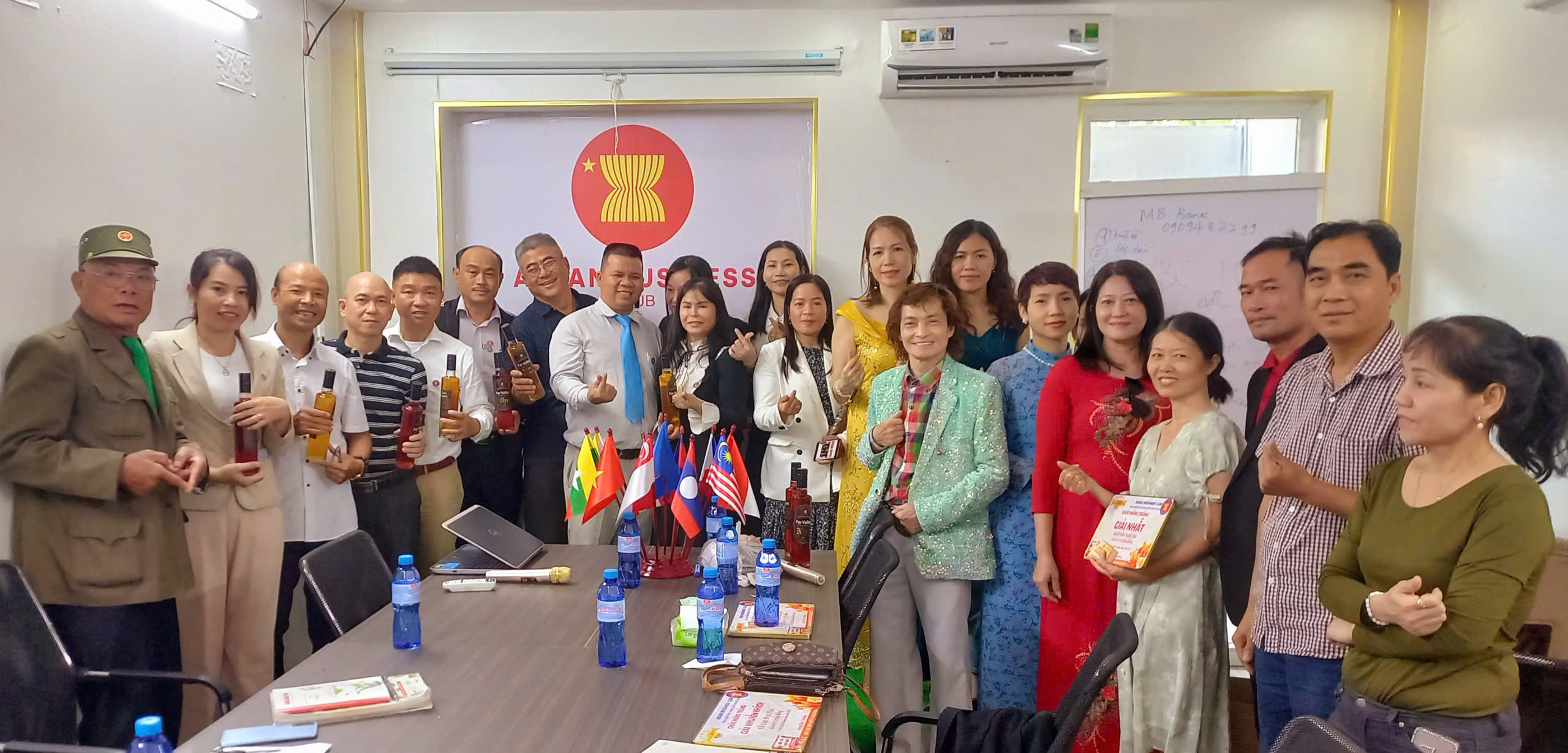 Chụp ảnh Lưu niệm sau mỗi kỳ sinh hoạt CLB vào ngày chủ nhật hàng tuần